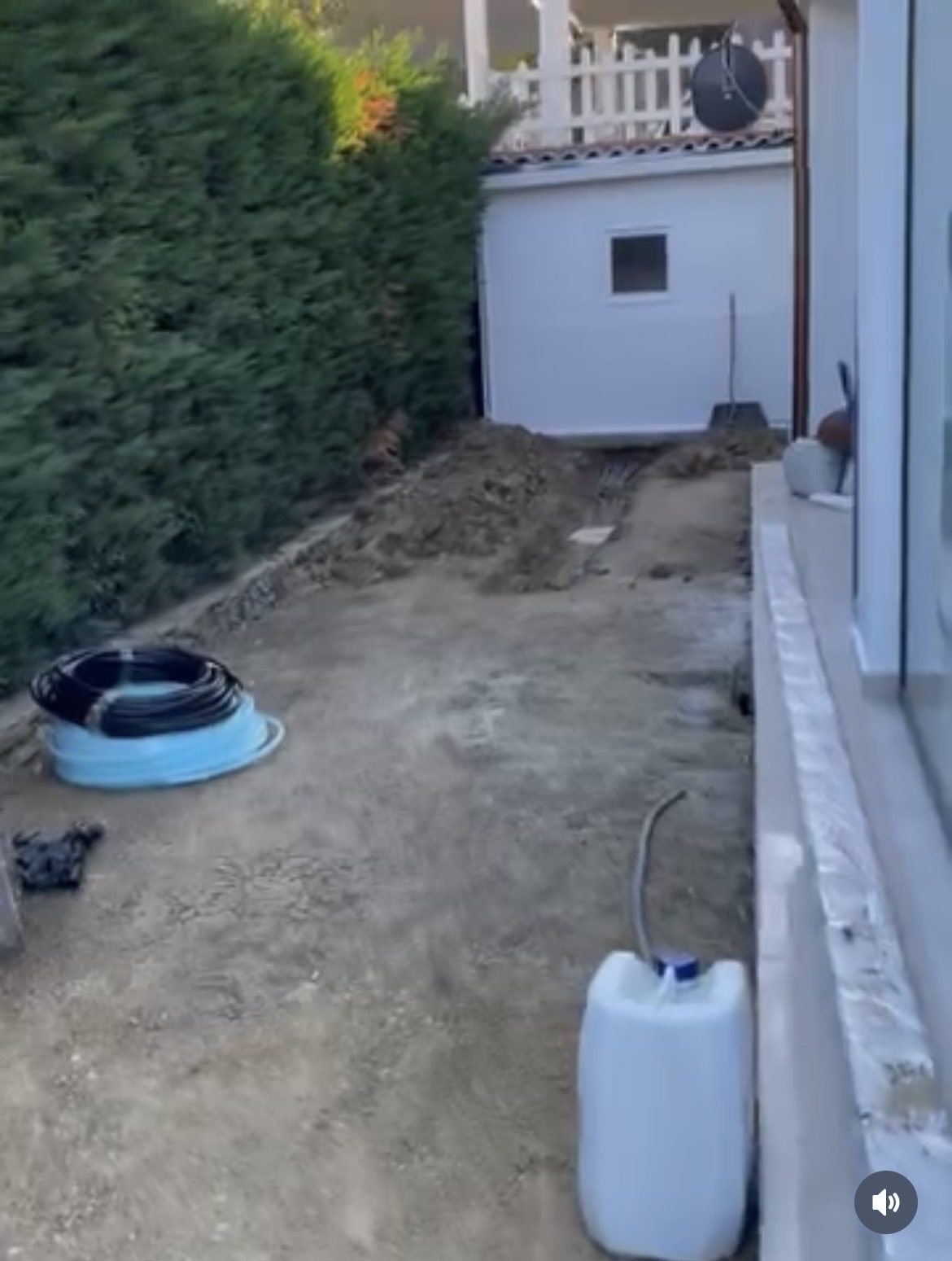 Arnavutköy Gölpark Villaları Havuz Çevresi Rulo Çim ve Peyzaj