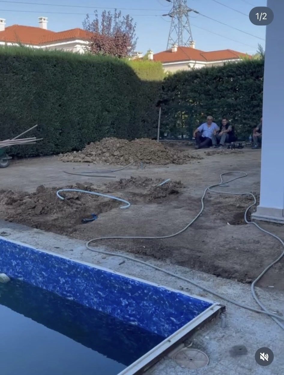 Arnavutköy Gölpark Villaları Havuz Çevresi Rulo Çim ve Peyzaj