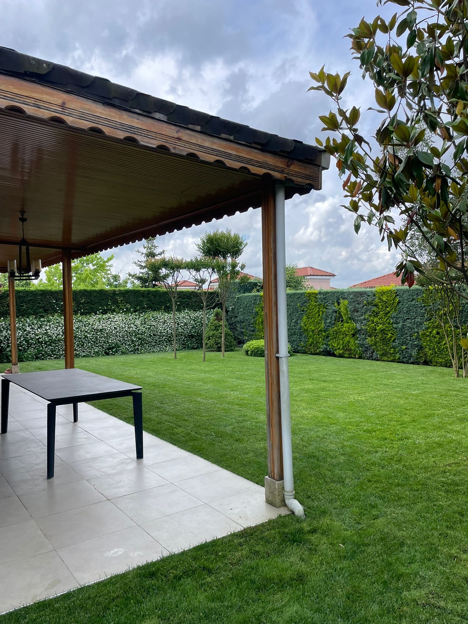 Arnavutköy Gölpark Villa Bahçe Peyzaj Ve Çim Uygulaması