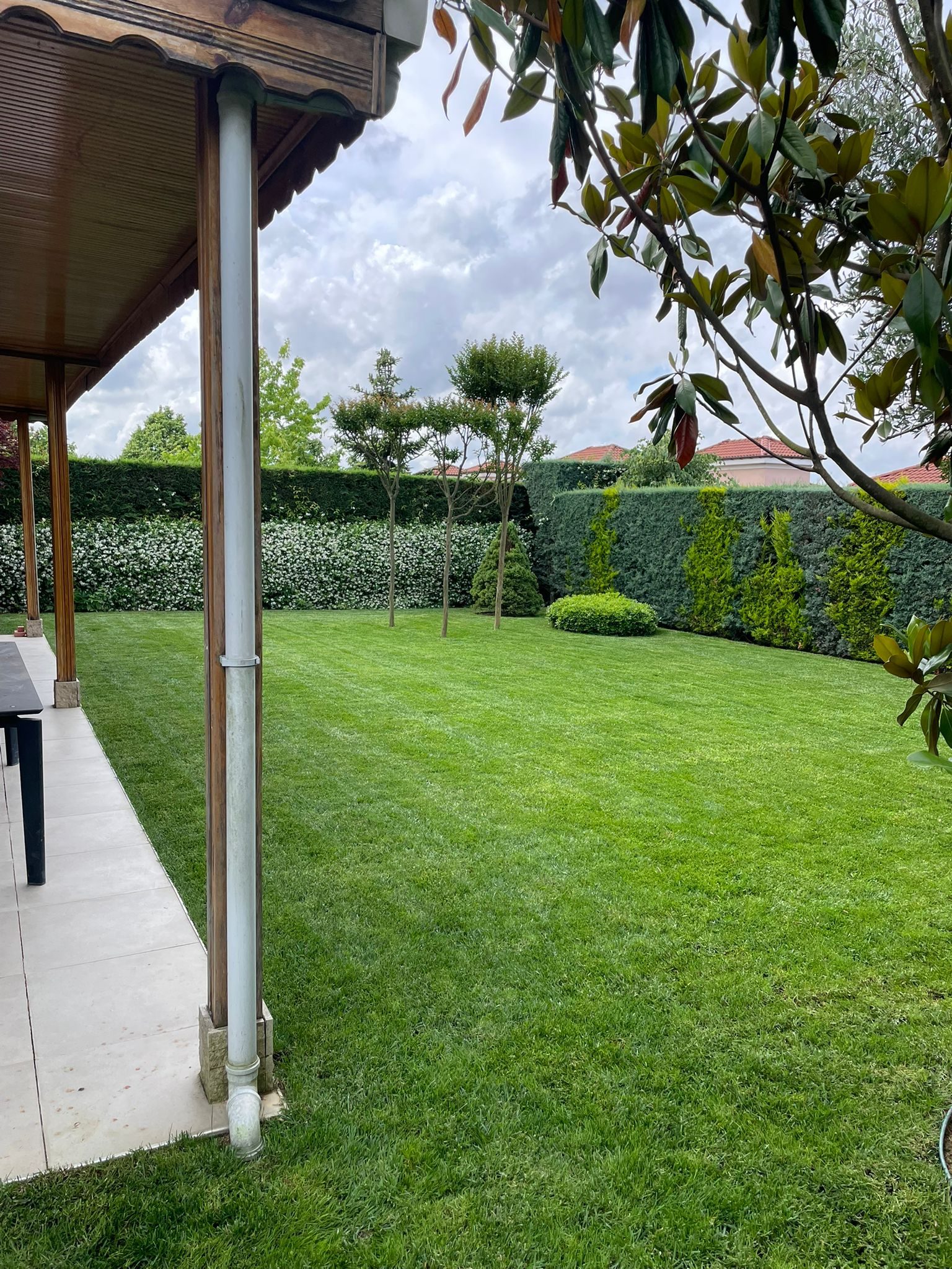 Arnavutköy Gölpark Villa Bahçe Peyzaj Ve Çim Uygulaması